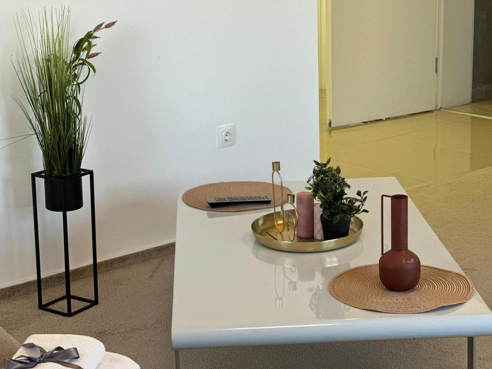 Luxury Glam Apartments & Studios Near Coresi Mall براشوف المظهر الخارجي الصورة